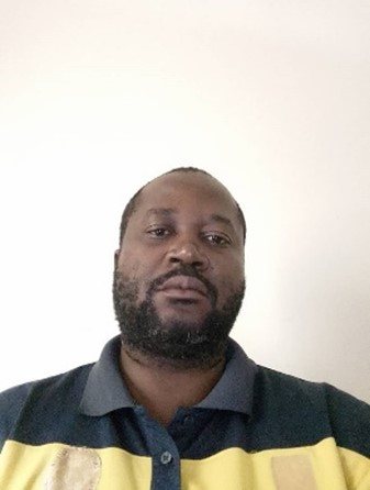 Portrait de Pr Bakwo Fils Eric, responsable du département SE