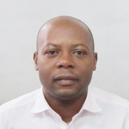 Portrait de Pr Nguema Nguema Paul Fabrice, responsable du département HSTE